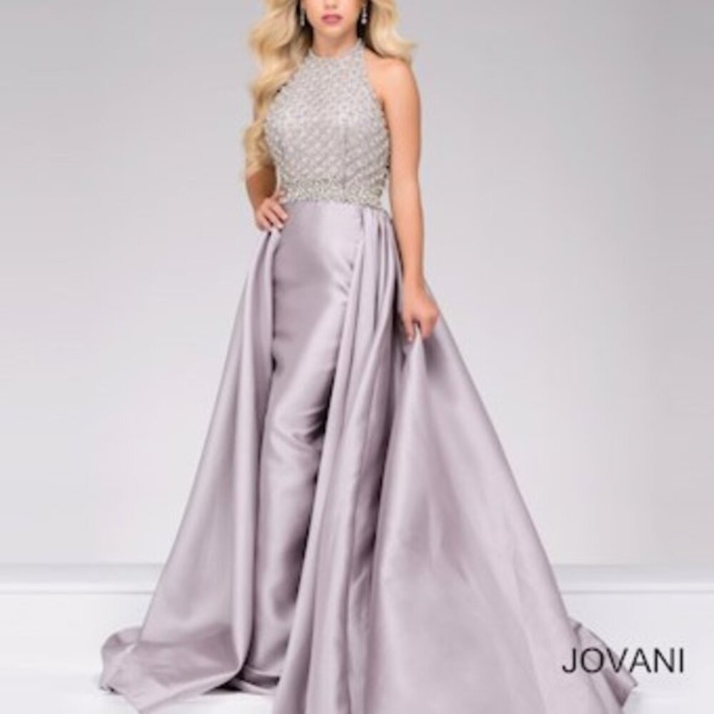 🎉💗HP 10/03💗🎉JOVANI Halter Formal‎ Gown